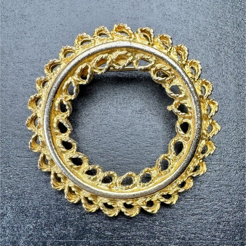 Vintage Mamselle Gold Tone Openwork Circle Brooch 1.25” Filigree Design MCM USA